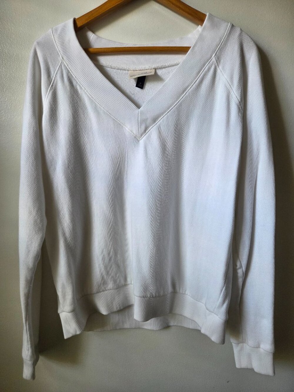 EUC UNIVERSAL THREAD V NECK WHITE SWEATER TOP COTTON MODAL BLEND SIZE M